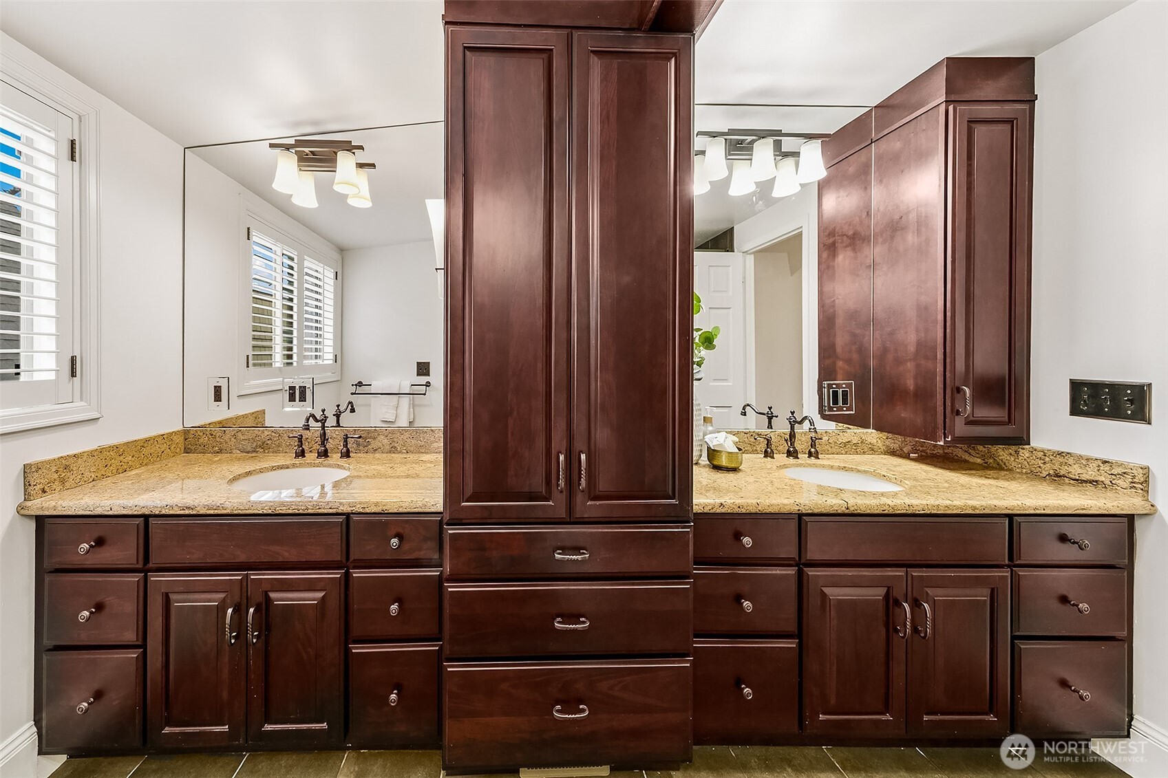 1225 9th Avenue W Seattle WA 98119