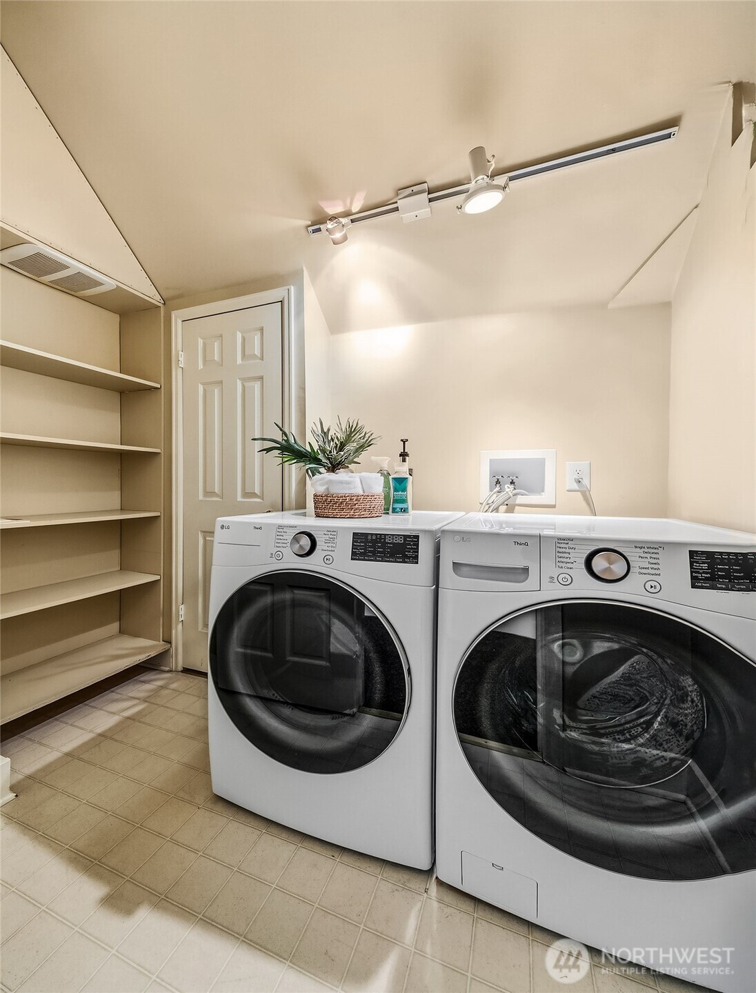 1225 9th Avenue W Seattle WA 98119