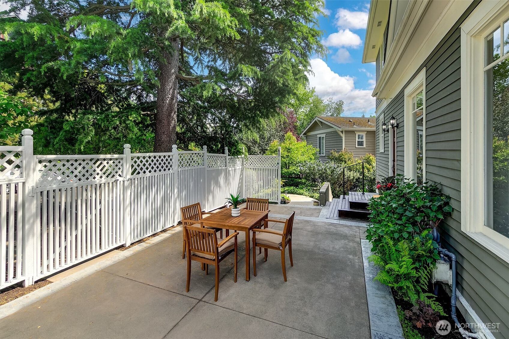 1225 9th Avenue W Seattle WA 98119