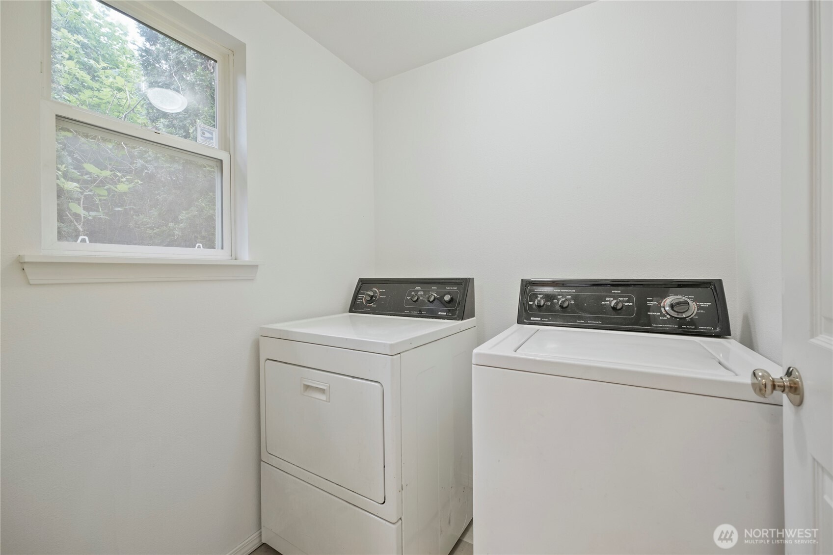 3904 NE 5th Place Renton WA 98056