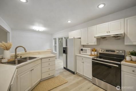 3904 NE 5th Place Renton WA 98056