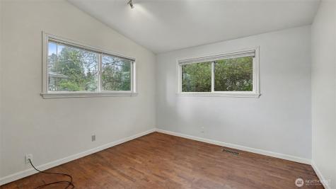 11204 148th Avenue SE Renton WA 98059