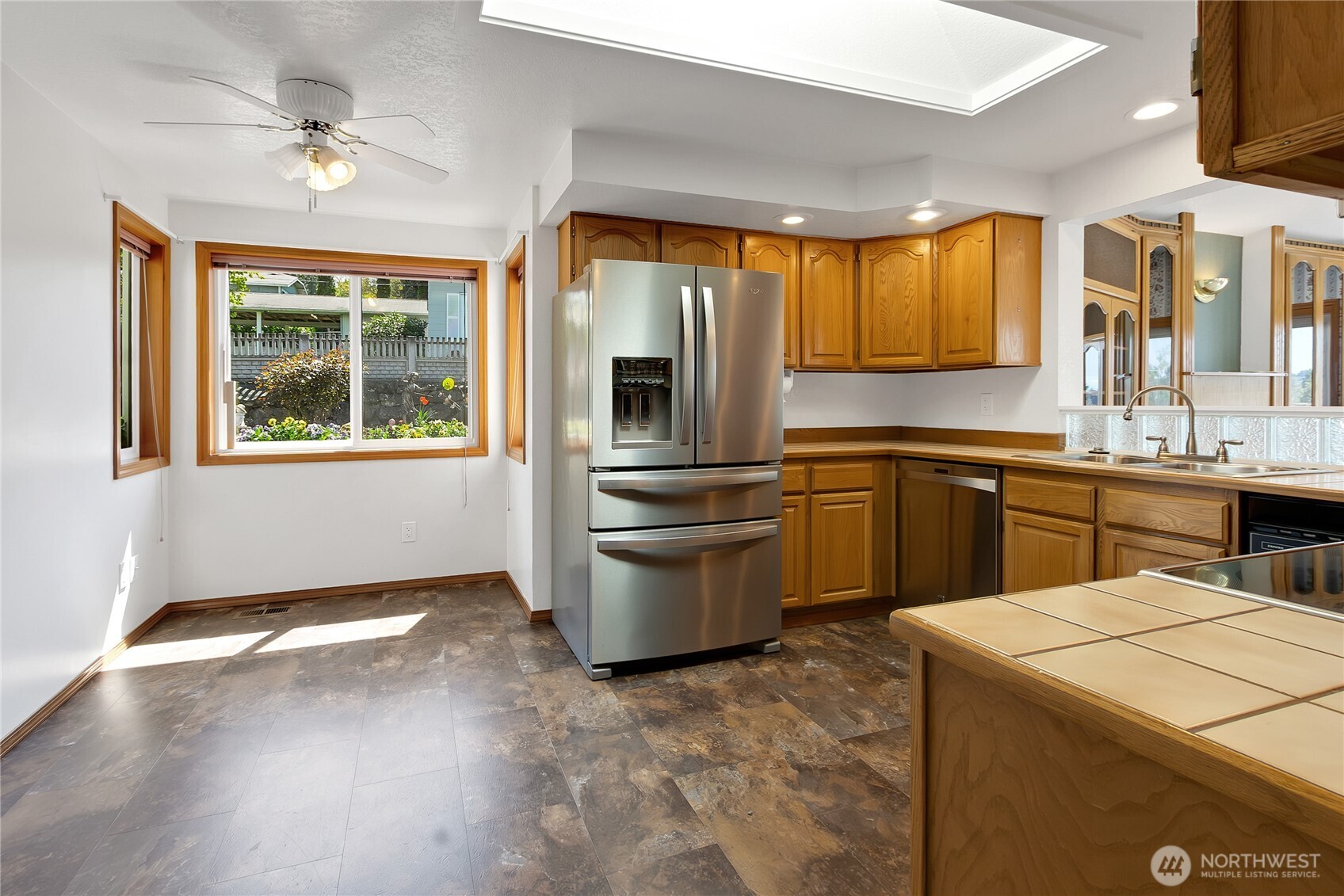 2004 7th Street SW Puyallup WA 98371