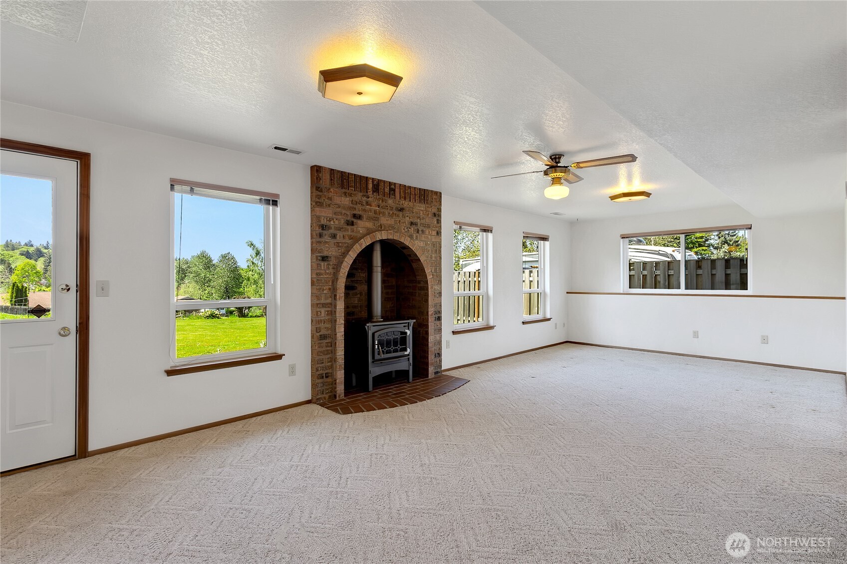2004 7th Street SW Puyallup WA 98371