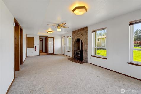 2004 7th Street SW Puyallup WA 98371