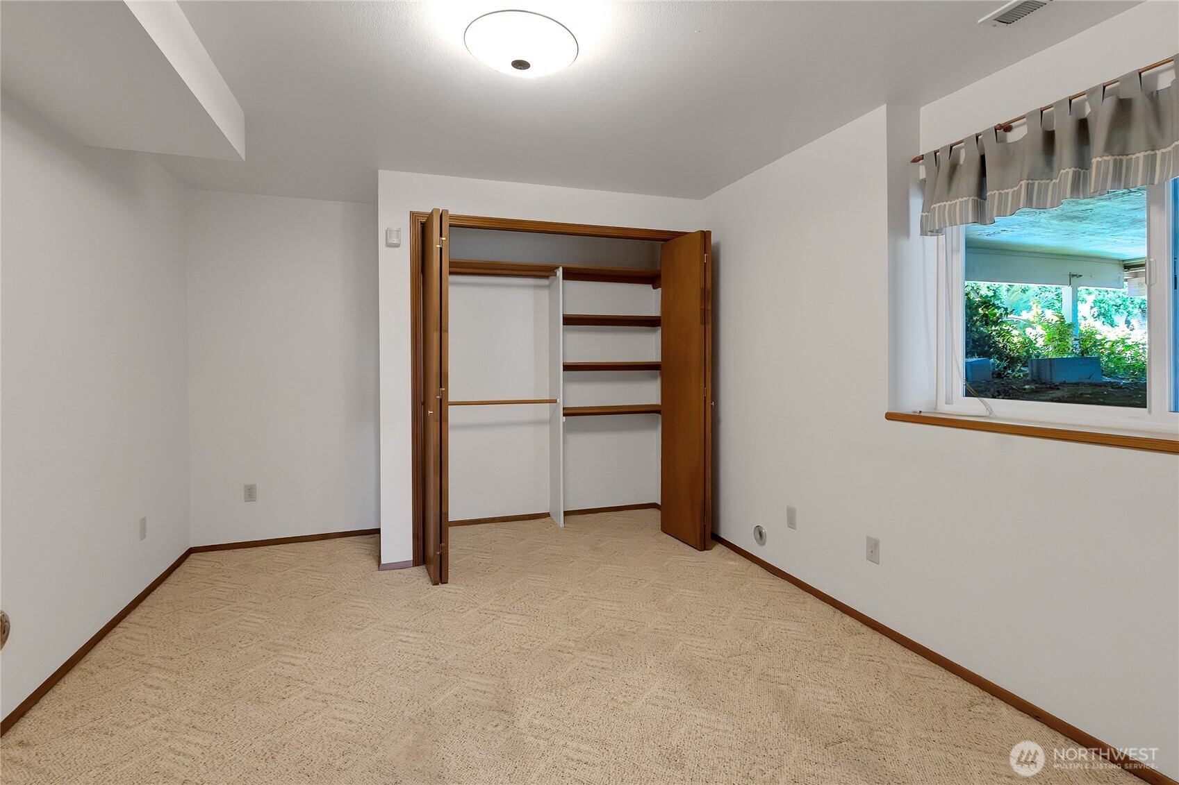 2004 7th Street SW Puyallup WA 98371