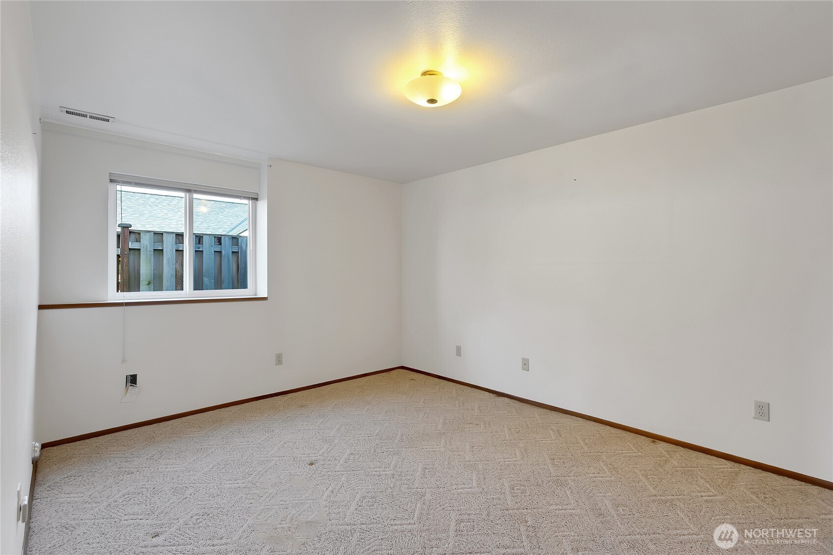 2004 7th Street SW Puyallup WA 98371