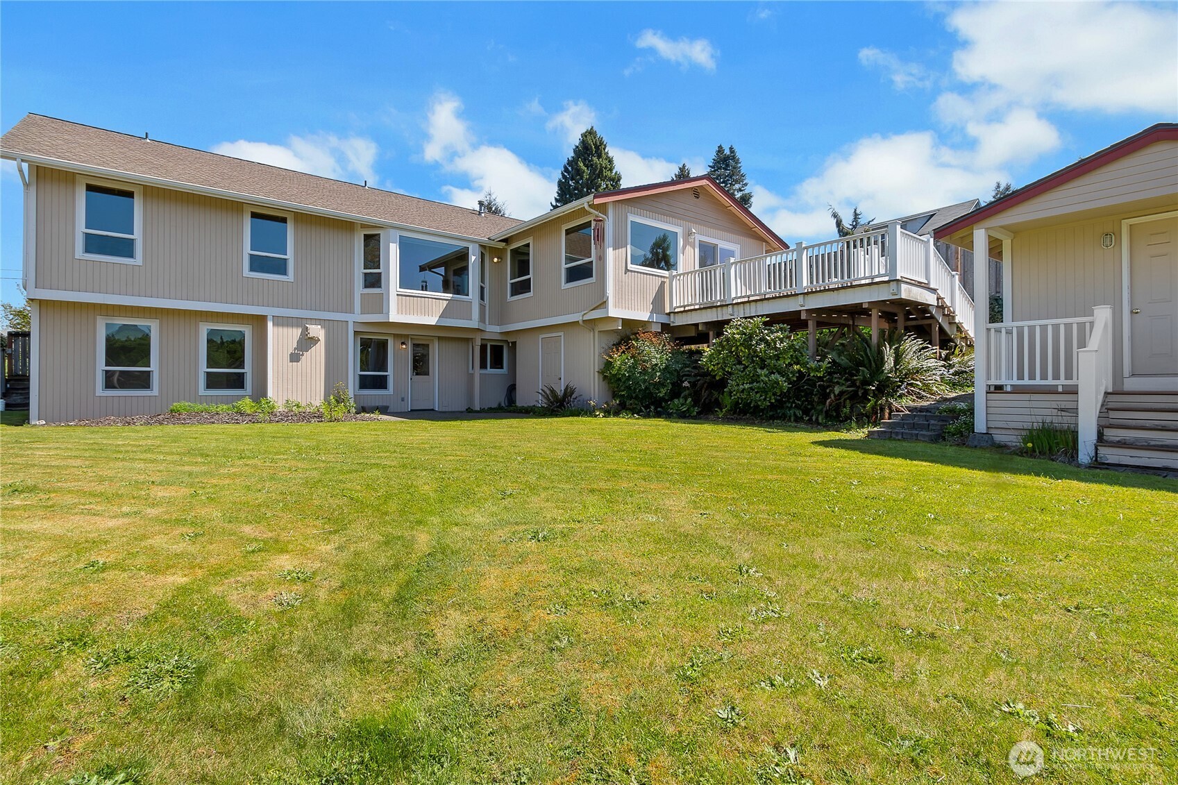 2004 7th Street SW Puyallup WA 98371