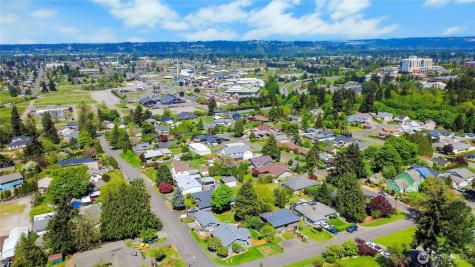 2004 7th Street SW Puyallup WA 98371