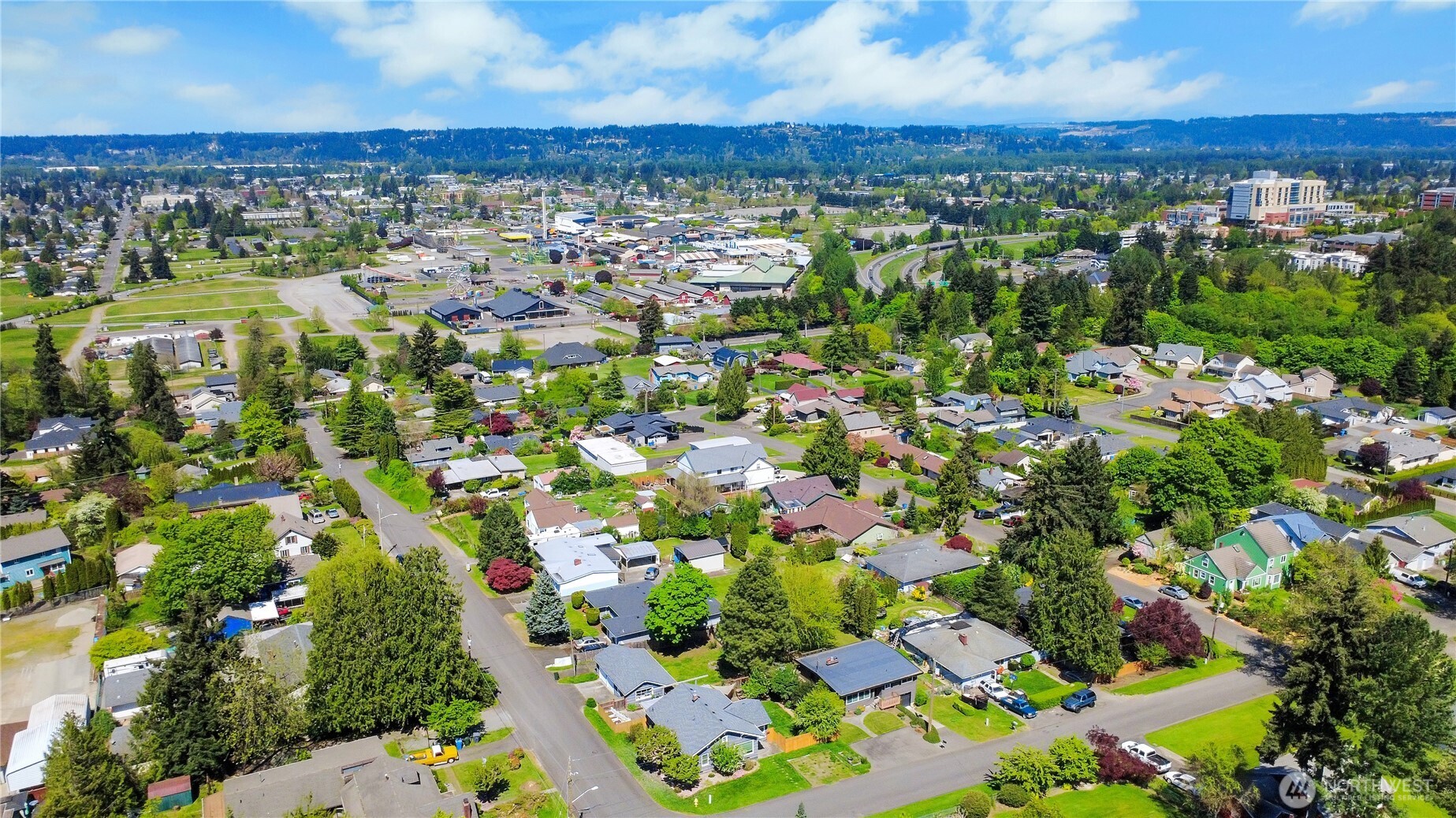 2004 7th Street SW Puyallup WA 98371