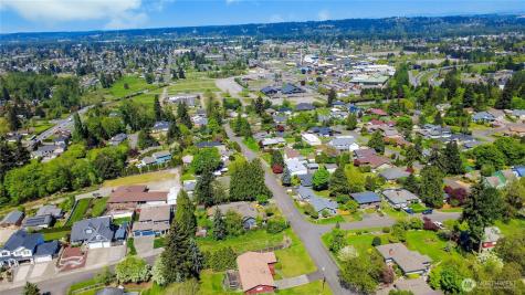 2004 7th Street SW Puyallup WA 98371