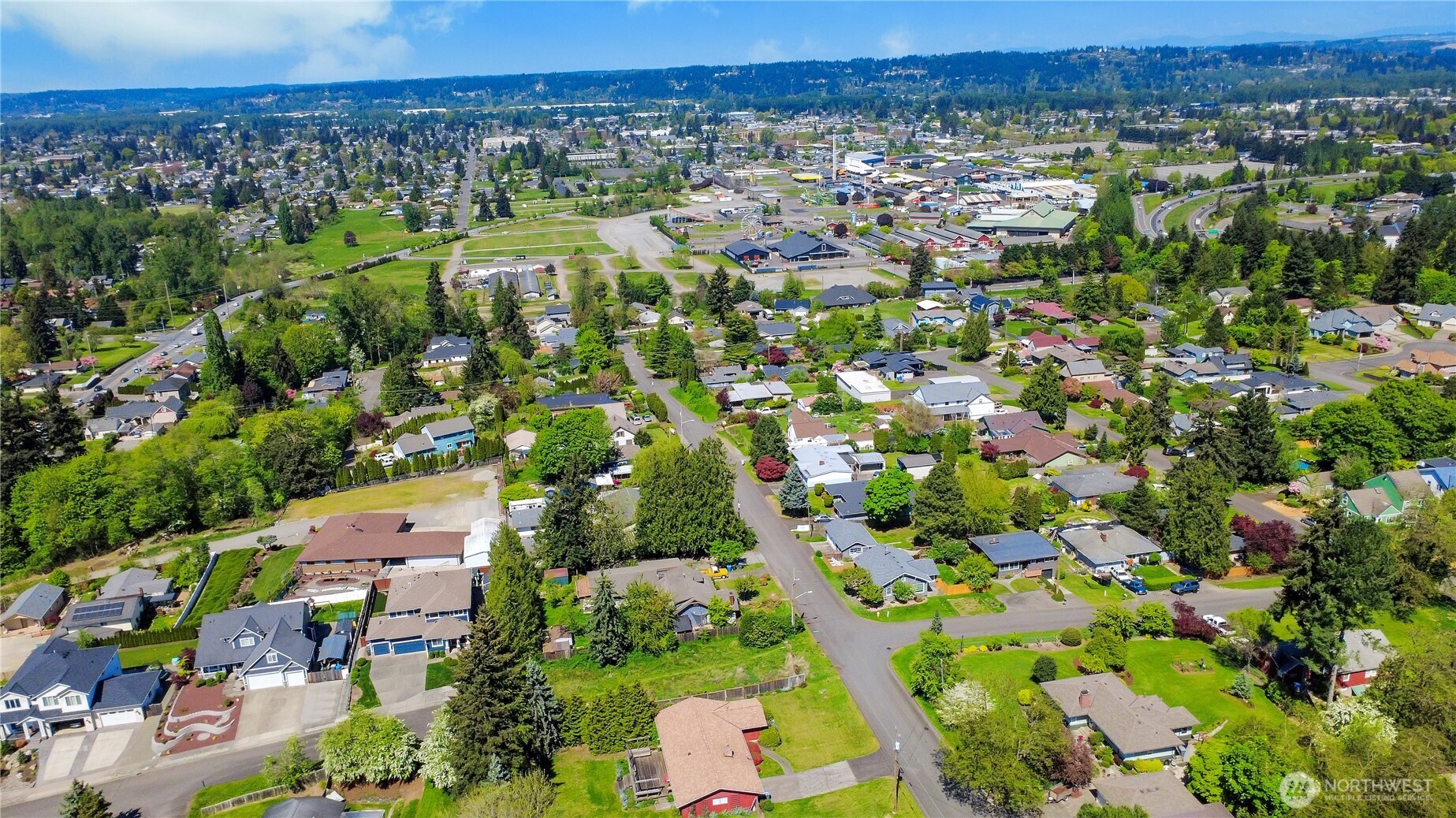 2004 7th Street SW Puyallup WA 98371