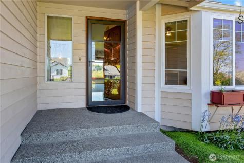 2004 7th Street SW Puyallup WA 98371