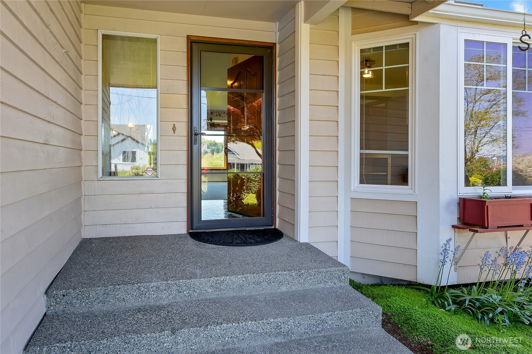 2004 7th Street SW Puyallup WA 98371