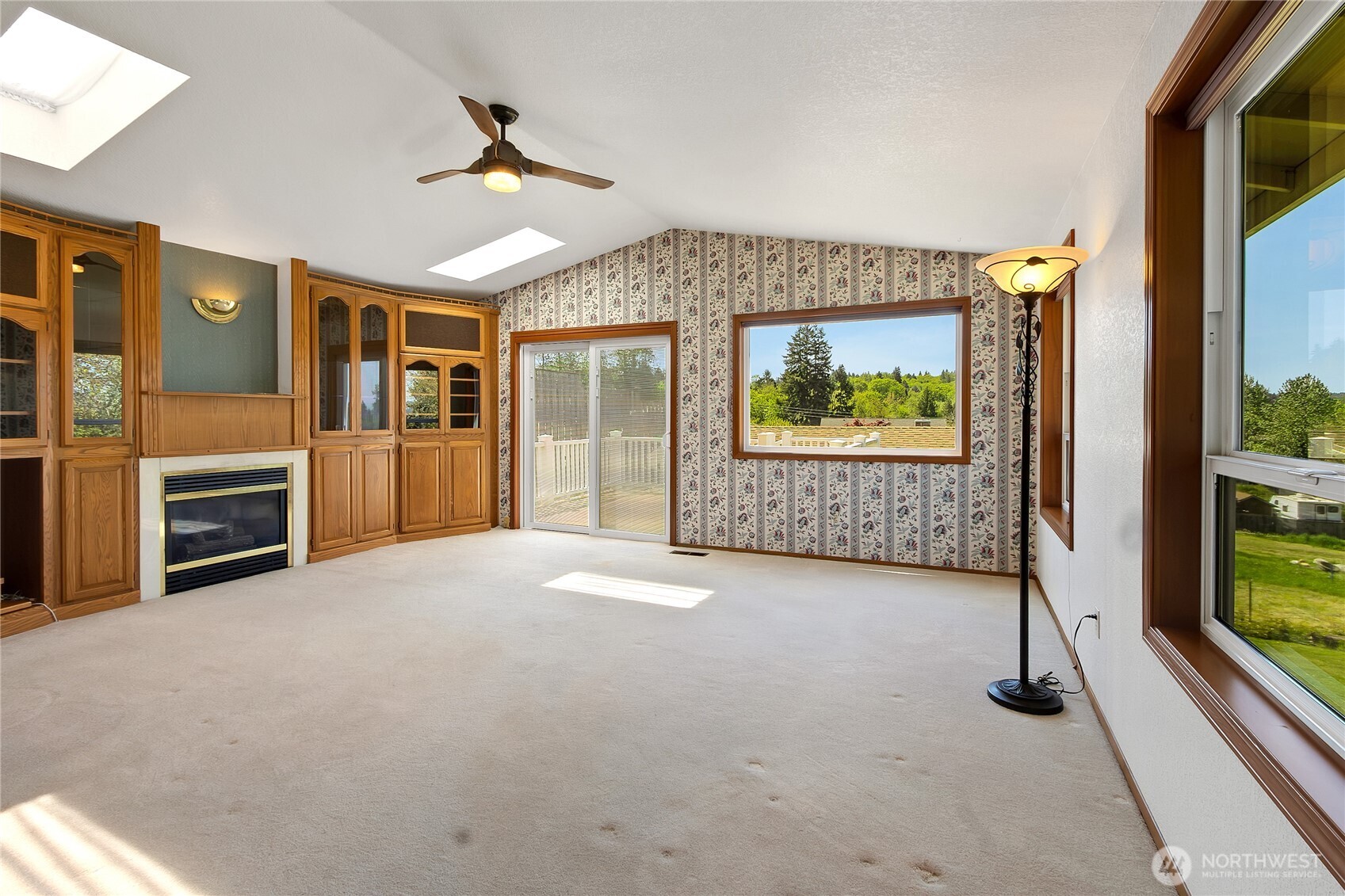2004 7th Street SW Puyallup WA 98371