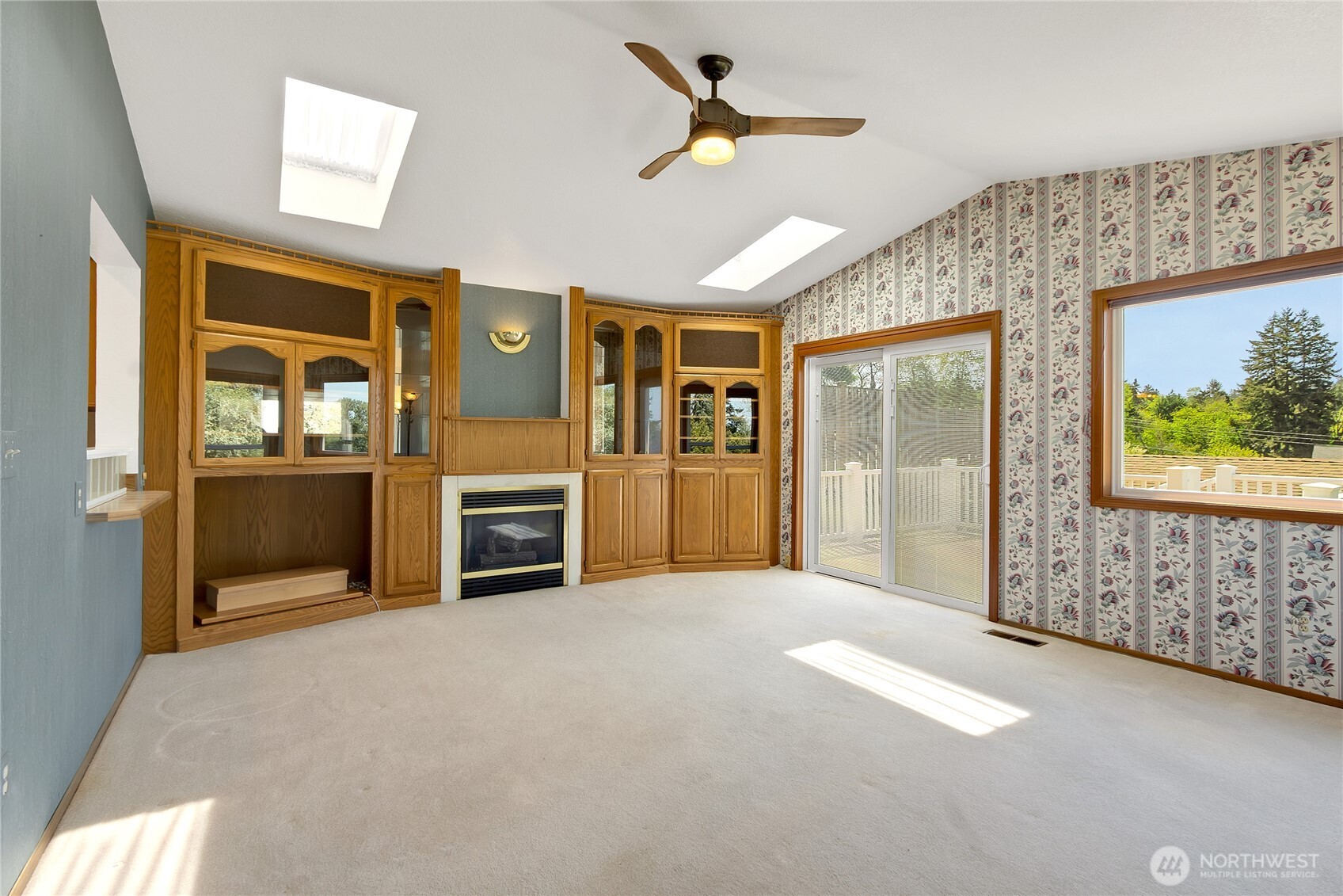 2004 7th Street SW Puyallup WA 98371