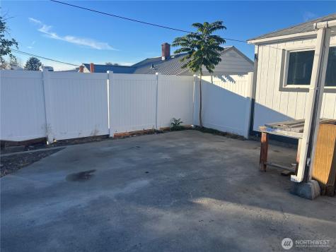 321 W Loop Drive Moses Lake WA 98837