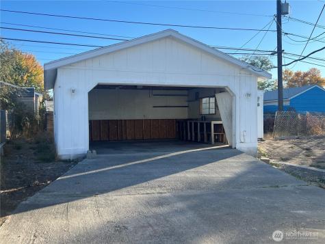 321 W Loop Drive Moses Lake WA 98837