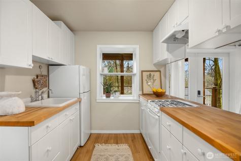 1585 NE Park View Drive Bainbridge Island WA 98110