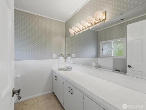 1302 E Lakeshore Drive Lake Stevens WA 98258