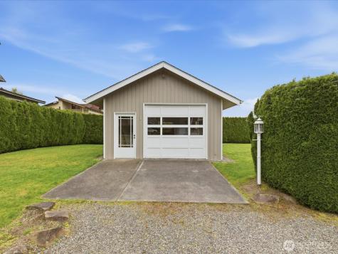 1302 E Lakeshore Drive Lake Stevens WA 98258