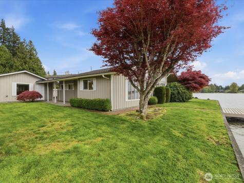 1302 E Lakeshore Drive Lake Stevens WA 98258