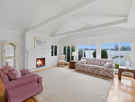 1302 E Lakeshore Drive Lake Stevens WA 98258