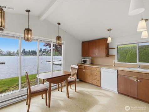 1302 E Lakeshore Drive Lake Stevens WA 98258