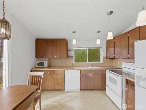1302 E Lakeshore Drive Lake Stevens WA 98258