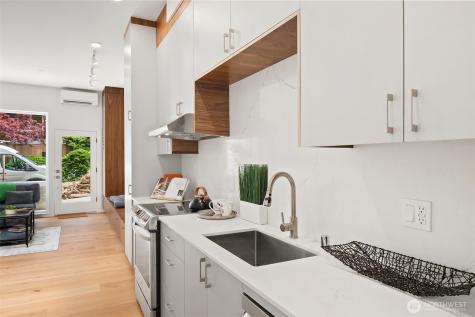 633 13th Avenue E Seattle WA 98102