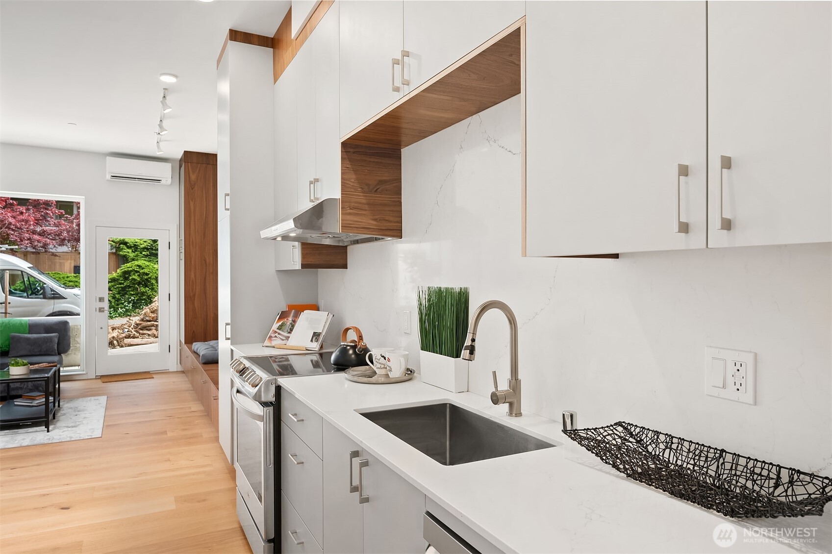 633 13th Avenue E Seattle WA 98102