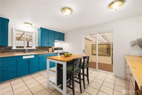 11253 35th Avenue SW Seattle WA 98146