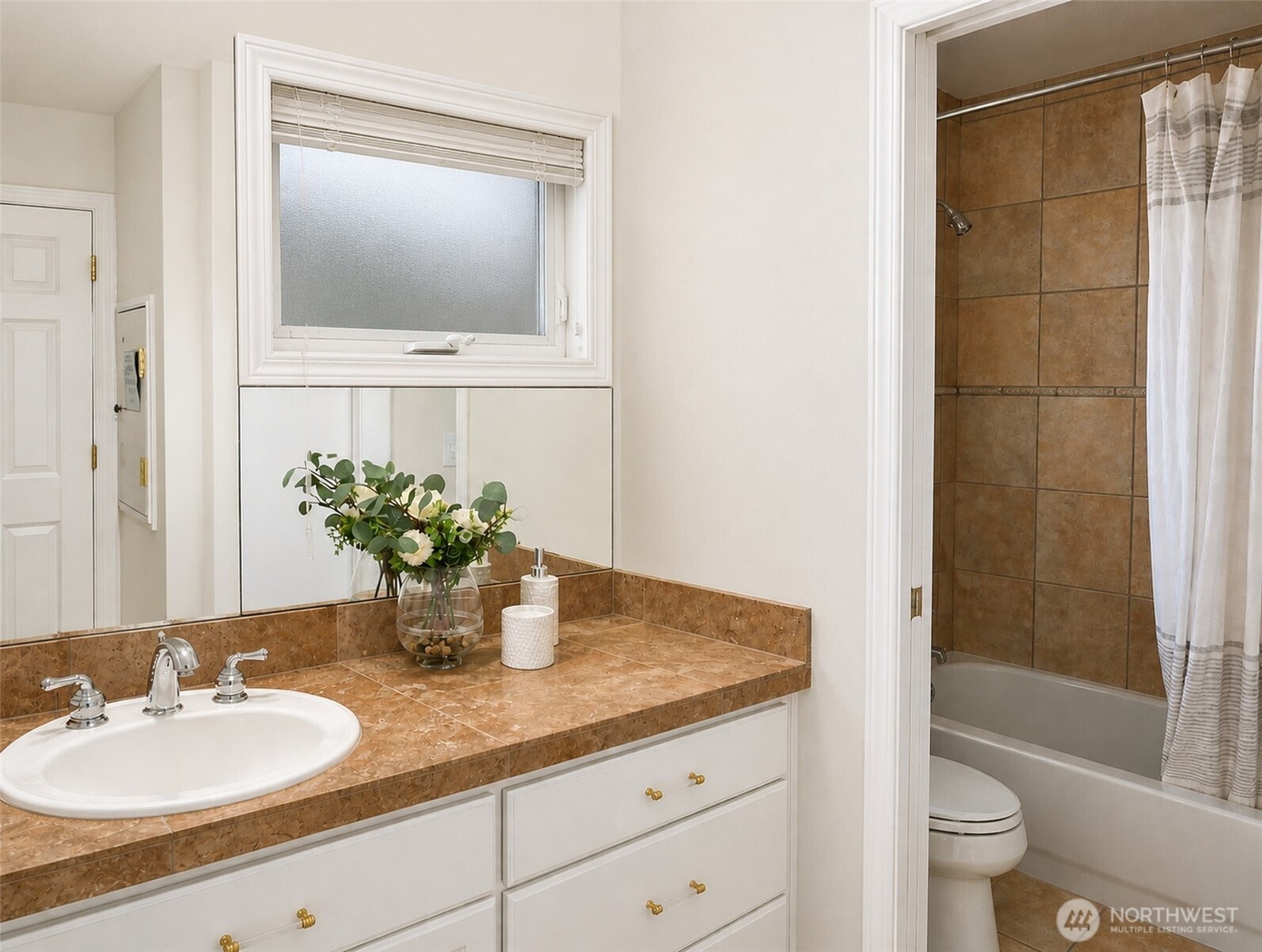1422 Colby Avenue Everett WA 98201