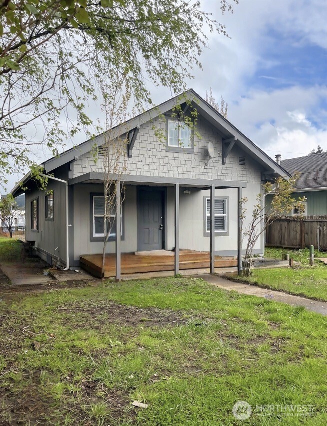 518 California Avenue South Bend WA 98586