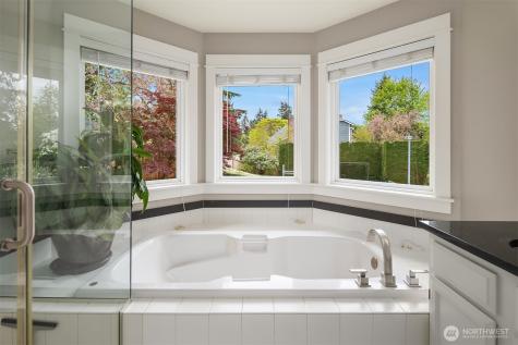 6622 NE 151st Street Kenmore WA 98028