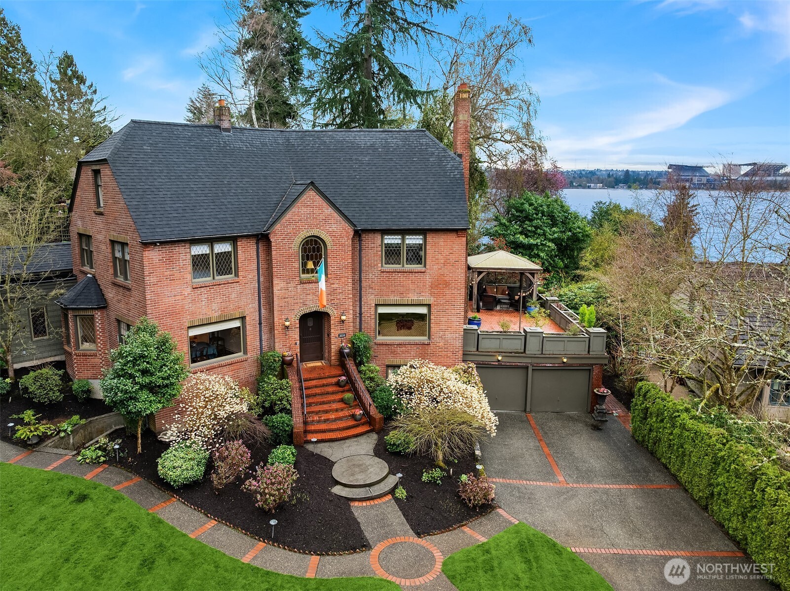 3333 43rd Avenue NE Seattle WA 98105