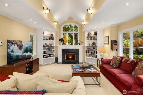 3333 43rd Avenue NE Seattle WA 98105