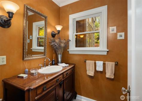 3333 43rd Avenue NE Seattle WA 98105