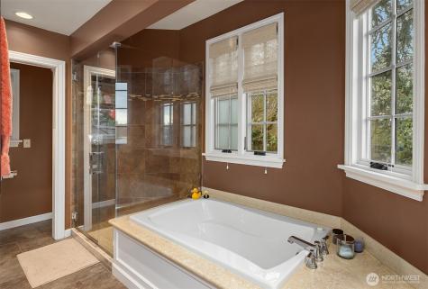 3333 43rd Avenue NE Seattle WA 98105