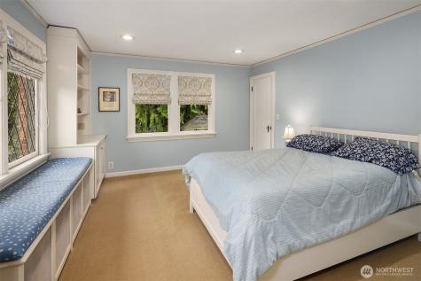 3333 43rd Avenue NE Seattle WA 98105