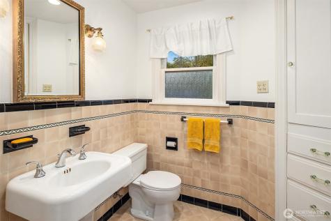 3333 43rd Avenue NE Seattle WA 98105