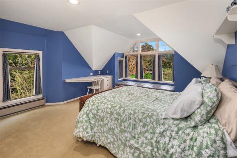 3333 43rd Avenue NE Seattle WA 98105