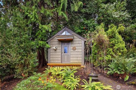 3333 43rd Avenue NE Seattle WA 98105