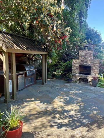 3333 43rd Avenue NE Seattle WA 98105