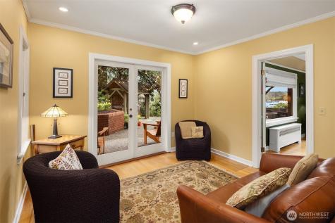 3333 43rd Avenue NE Seattle WA 98105