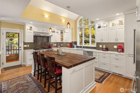 3333 43rd Avenue NE Seattle WA 98105