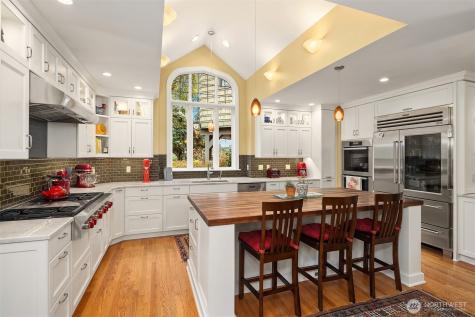 3333 43rd Avenue NE Seattle WA 98105