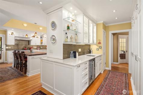 3333 43rd Avenue NE Seattle WA 98105
