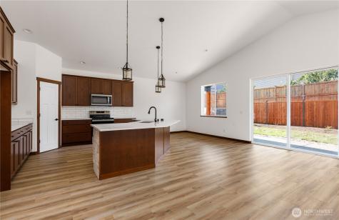 801 NW Shire Street Oak Harbor WA 98277
