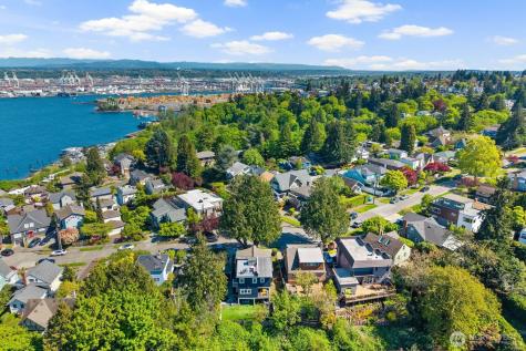 1729 41ST Seattle WA 98116
